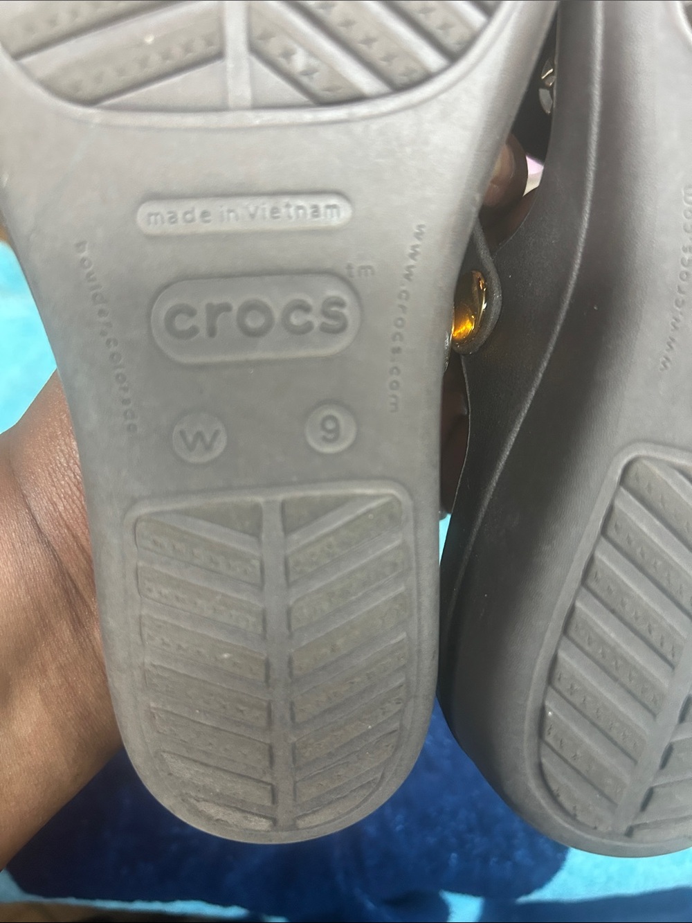 CROCS Women's Brown Thong Sandals with Gold Accent Medallion - Picture 7 of 9